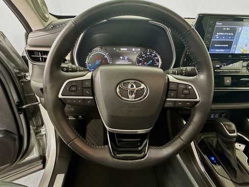 Used 2022 Toyota Highlander Limited FWD image 12