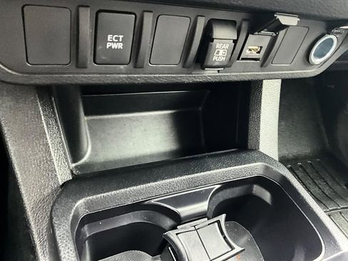 Used 2022 Toyota Tacoma SR5 AWD/4WD image 22