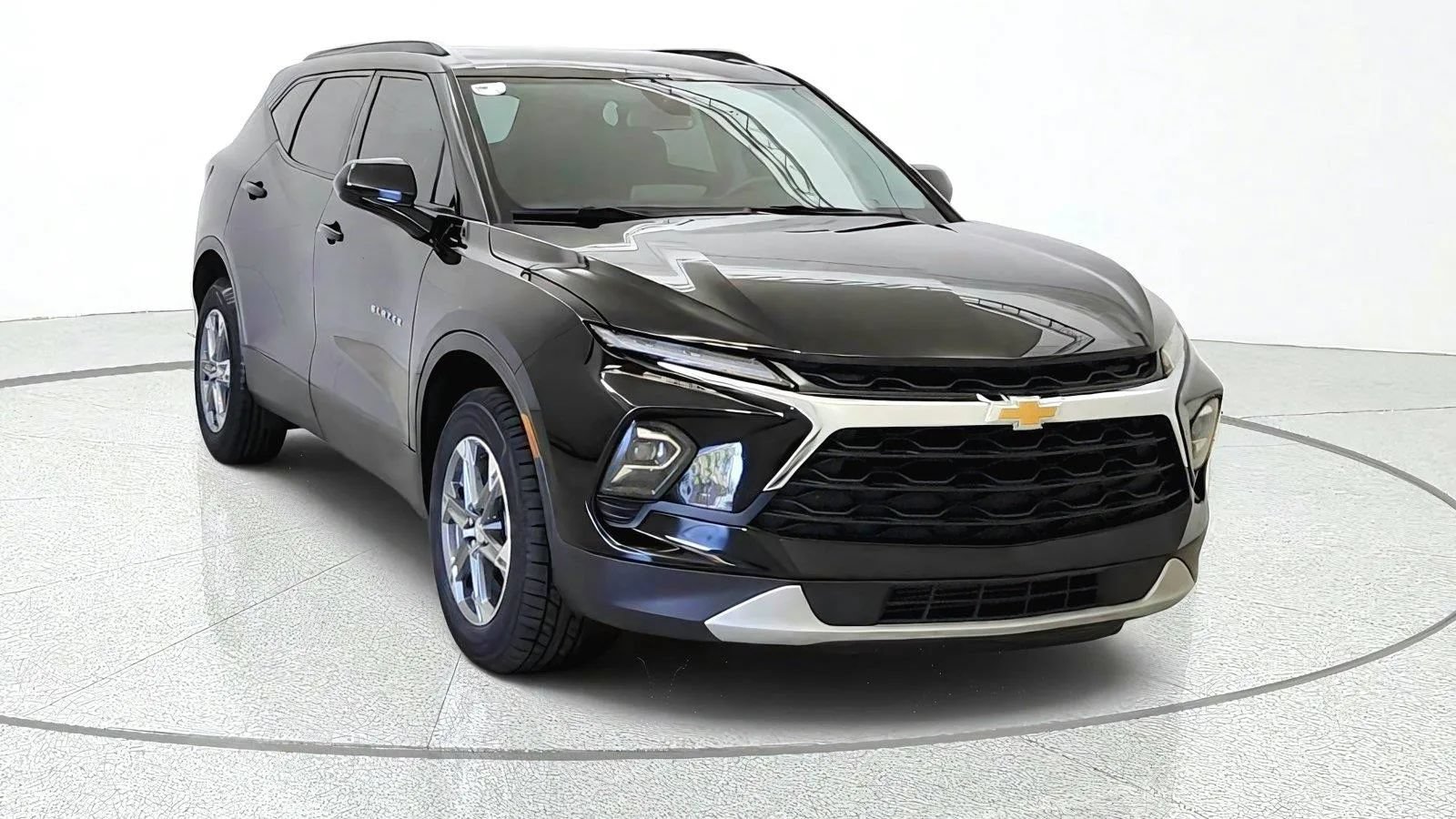 Used 2024 Chevrolet Blazer LT w/ Convenience Package FWD image 2