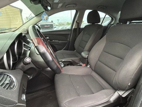 Used 2016 Chevrolet Cruze LT FWD image 5