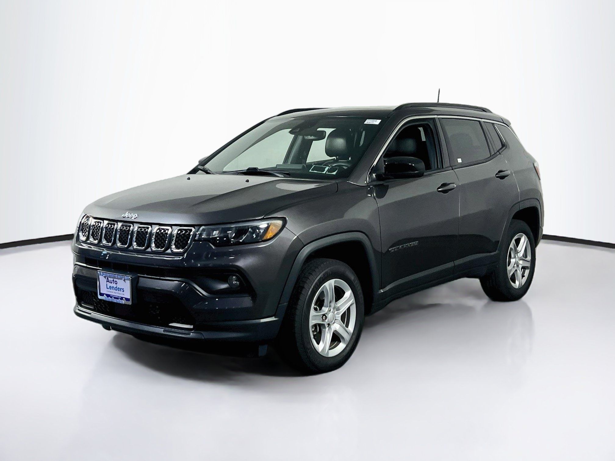 Used 2023 Jeep Compass Latitude w/ Sun and Sound Group AWD/4WD image 1