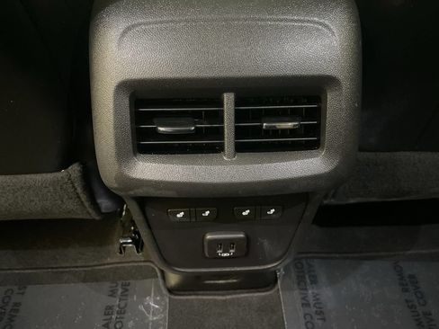 Used 2023 Chevrolet Equinox Premier AWD/4WD image 16