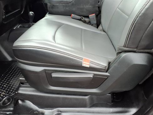 Used 2019 RAM 2500 Tradesman w/ Chrome Appearance Group image 11