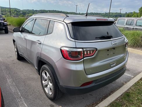 Used 2018 Jeep Compass Latitude w/ Popular Equipment Group FWD image 4