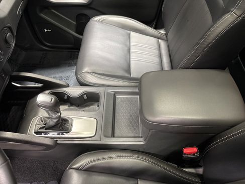 Used 2024 Nissan Frontier SL image 21