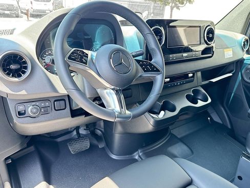 New 2025 Mercedes-Benz Sprinter 2500 image 8
