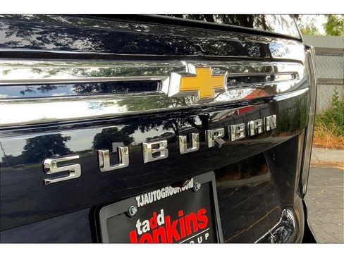Used 2023 Chevrolet Suburban Premier image 8