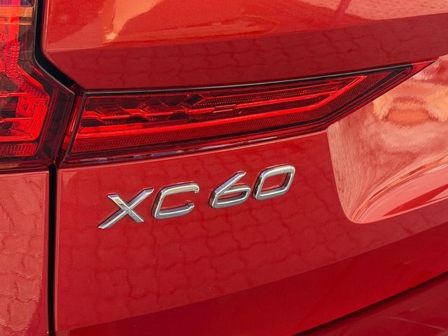 Certified 2024 Volvo XC60 B5 Plus AWD/4WD image 10