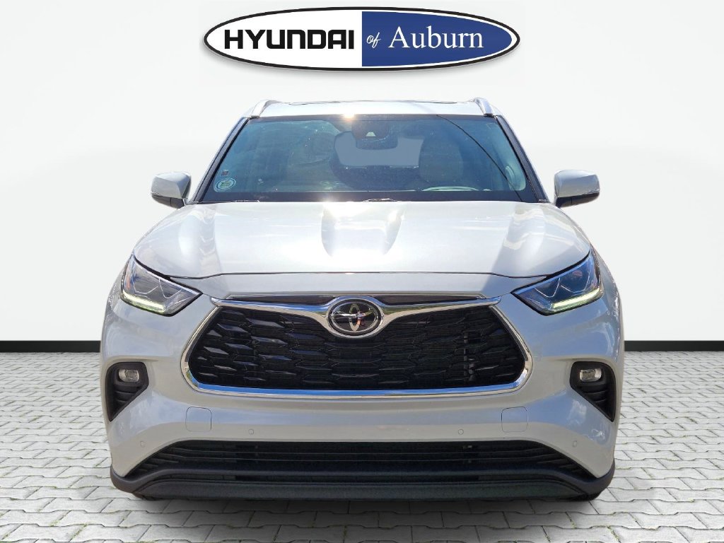 Used 2023 Toyota Highlander Limited FWD image 12
