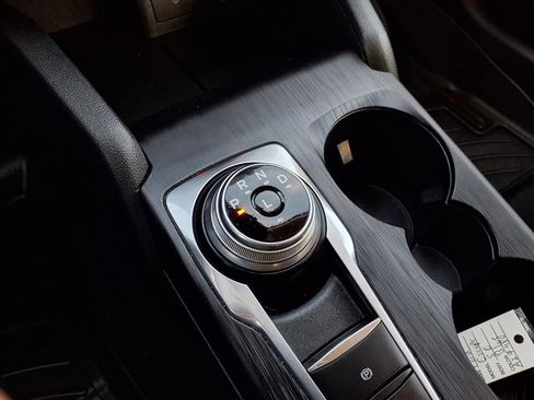 Used 2020 Ford Escape SE image 11