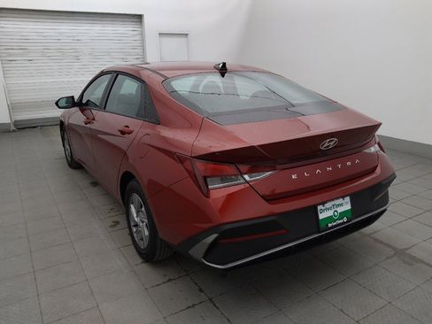 Used 2025 Hyundai Elantra SE FWD image 5