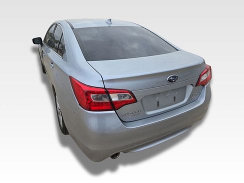 Used 2017 Subaru Legacy 2.5i Premium image 3