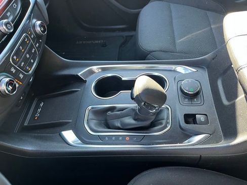 Used 2023 Chevrolet Traverse LT image 25