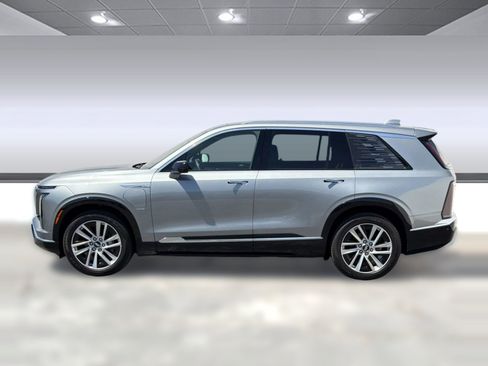 Certified 2026 Cadillac Vistiq Luxury image 2