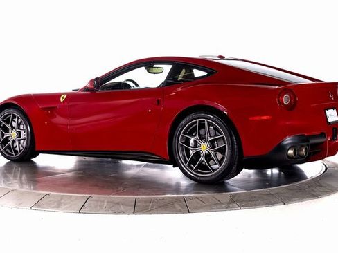 Used 2016 Ferrari F12 Berlinetta image 7