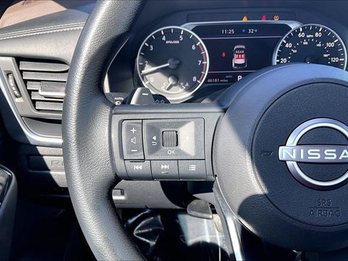 Used 2023 Nissan Rogue S AWD/4WD image 18