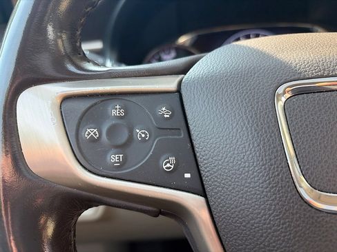 Used 2018 GMC Acadia Denali w/ Technology Package FWD image 13