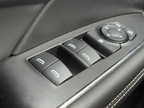 Used 2023 Buick Envision Essence image 23