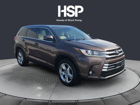 Used 2017 Toyota Highlander Limited w/ Carpet Mat Package image 7