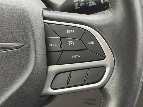 Used 2020 Chrysler Pacifica Touring-L image 21