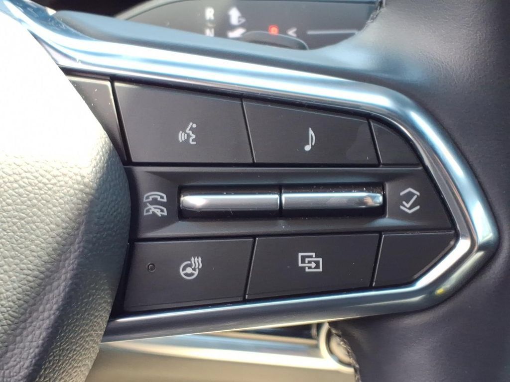 Used 2026 Chevrolet Equinox LT w/ Safety and Technology Package AWD/4WD image 18