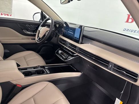 New 2026 Lincoln Corsair Premiere image 20