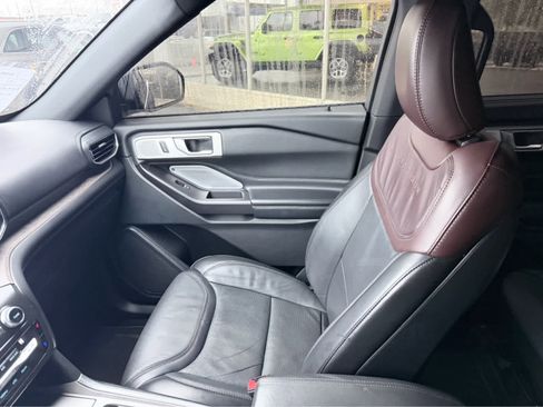 Used 2020 Ford Explorer Platinum w/ Premium Technology Package image 33