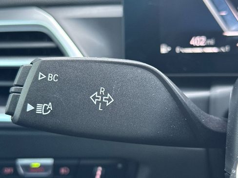 Used 2025 BMW 330i Sedan w/ Convenience Package image 32