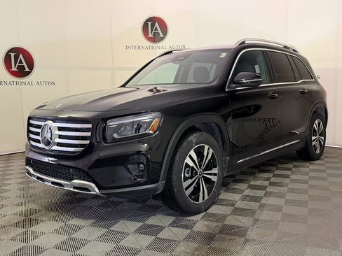 Used 2026 Mercedes-Benz GLB 250 4MATIC image 3