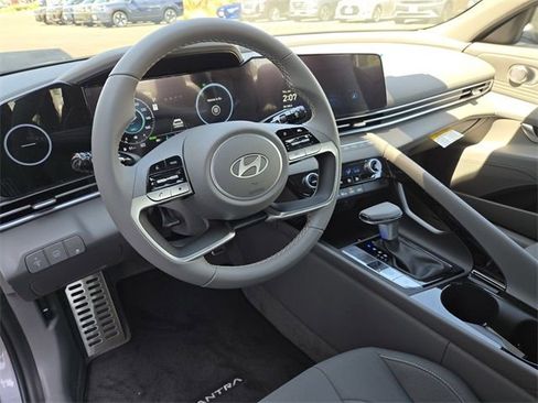 New 2025 Hyundai Elantra SEL image 18