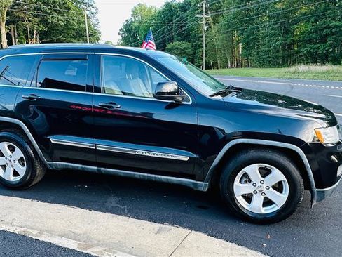 Used 2011 Jeep Grand Cherokee Laredo image 6