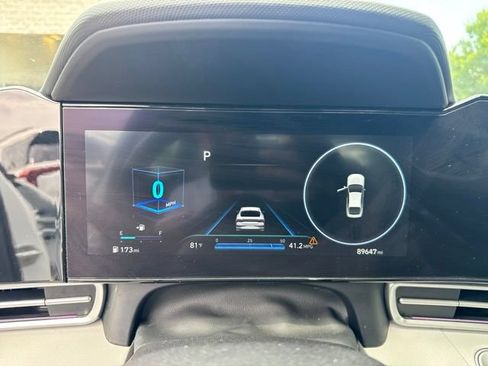 Used 2022 Hyundai Elantra Limited w/ Cargo Package FWD image 9