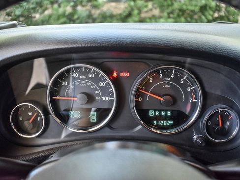 Used 2018 Jeep Wrangler Unlimited Rubicon w/ Connectivity Group image 21