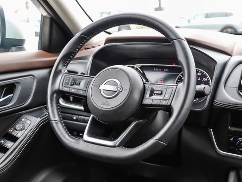 Used 2023 Nissan Rogue SV w/ SV Premium B Package FWD image 15