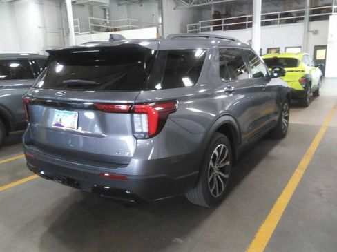 Used 2025 Ford Explorer ST-Line AWD/4WD image 4