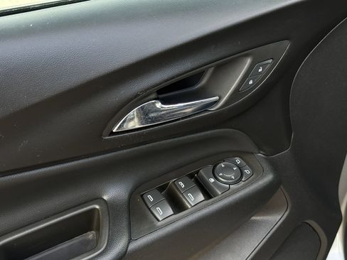 Used 2023 Chevrolet Equinox LT FWD image 24