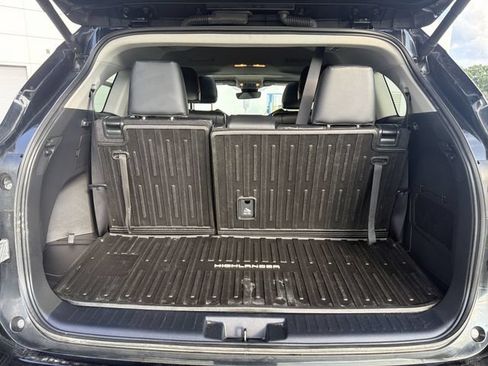 Used 2024 Toyota Highlander XLE AWD/4WD image 27