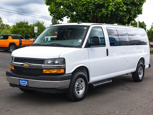 Used 2025 Chevrolet Express 3500 LT w/ LT Preferred Equipment Group RWD image 6