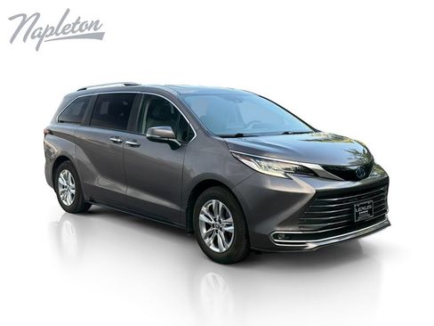 Used 2023 Toyota Sienna Limited AWD/4WD image 8
