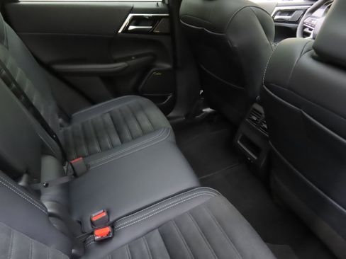 New 2025 Mitsubishi Outlander SE image 24