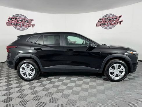 Used 2025 Chevrolet Trax LS FWD image 8