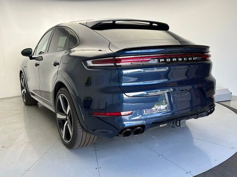 Used 2024 Porsche Cayenne Turbo image 3