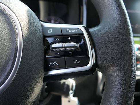 Used 2023 Kia Sorento LX FWD image 15