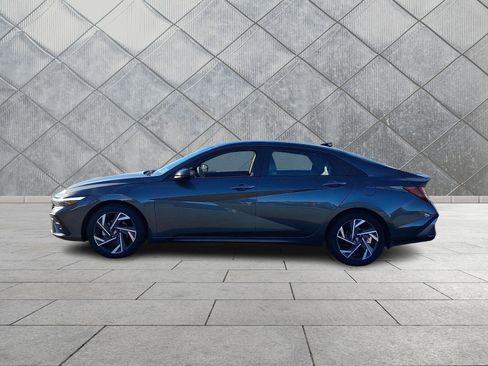 Certified 2025 Hyundai Elantra Sport image 4