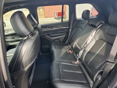 Used 2025 Jeep Grand Cherokee Limited w/ Trailer Tow Package image 13