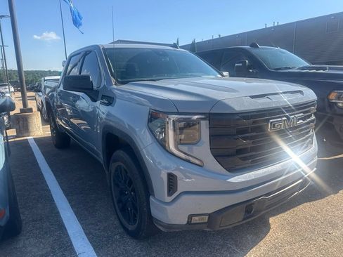 Used 2024 GMC Sierra 1500 Elevation AWD/4WD image 3