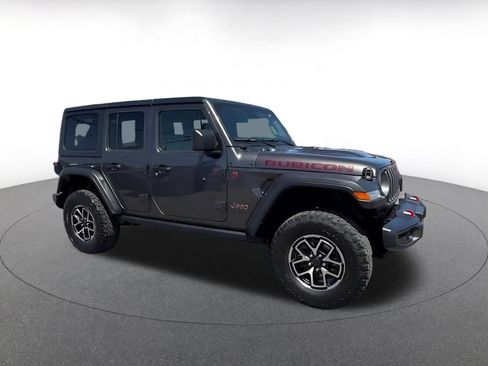Used 2025 Jeep Wrangler Unlimited Rubicon AWD/4WD image 2