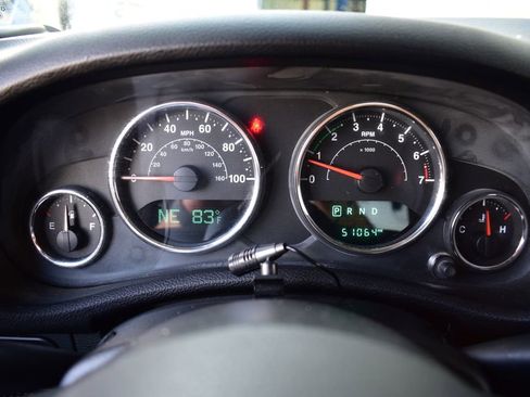 Used 2017 Jeep Wrangler Unlimited Rubicon w/ Connectivity Group AWD/4WD image 36