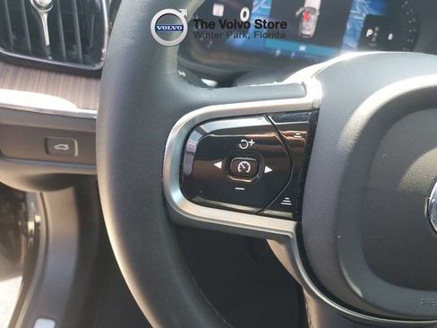 Certified 2024 Volvo XC60 B5 Plus w/ Protection Package Premier AWD/4WD image 19