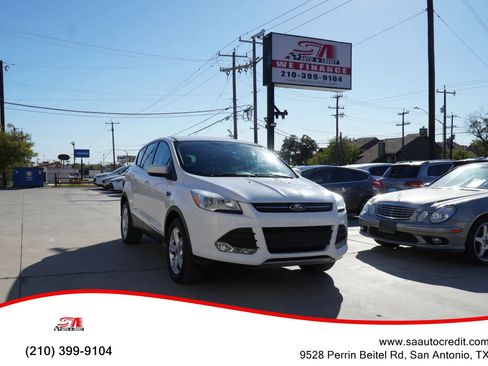 Used 2016 Ford Escape SE image 1